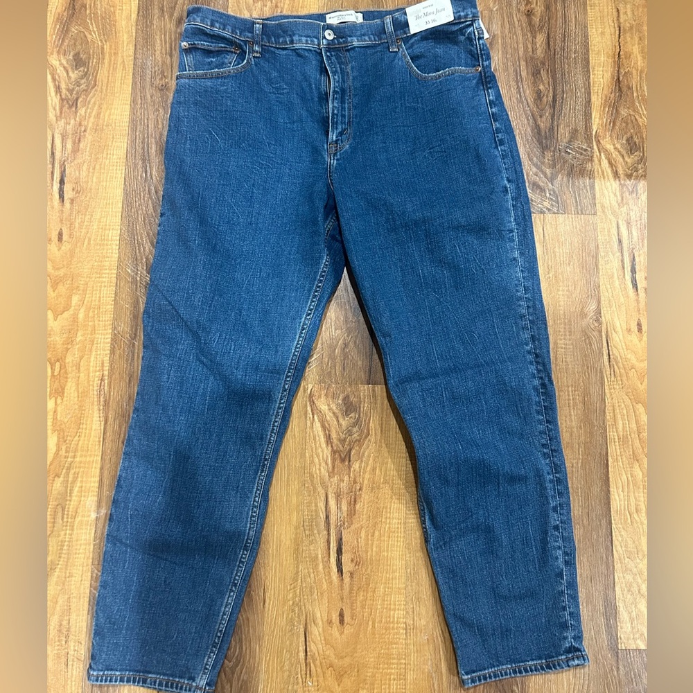 Brand New The Mom Jeans Abercrombie and Fitch size 33/ 16 Long